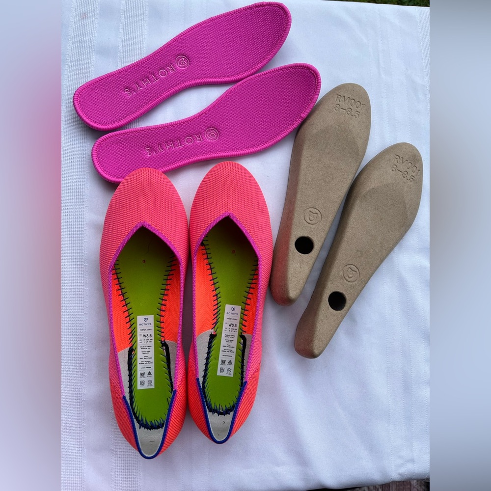 ❌ SOLD ❌ 🏖️ Rothy's Tropical Pink Flats 
Size 8.5 BNIB - Picture 4 of 5